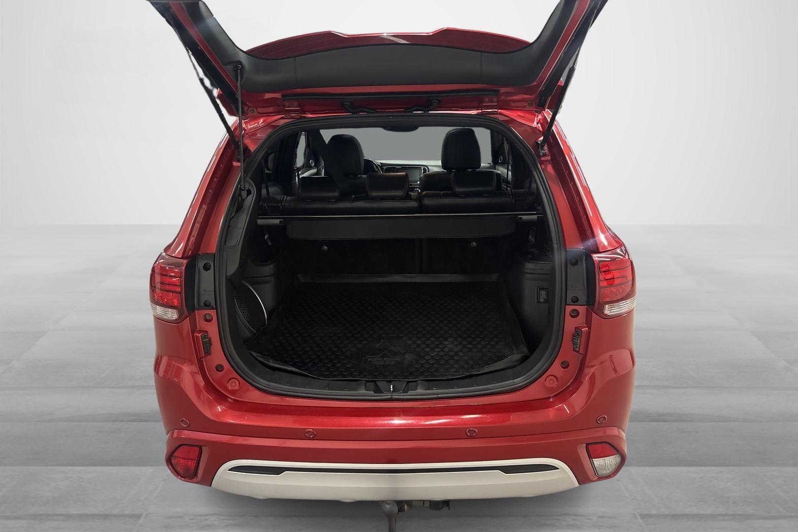 Mitsubishi Outlander PHEV 10