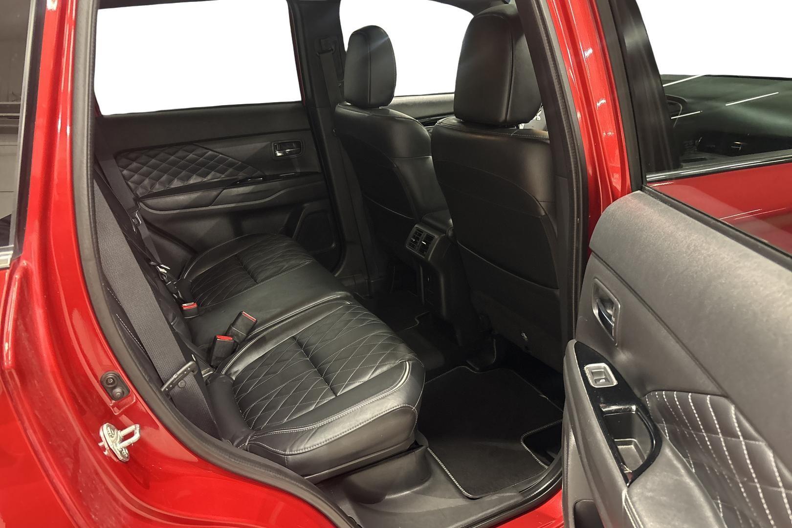 Mitsubishi Outlander PHEV 11