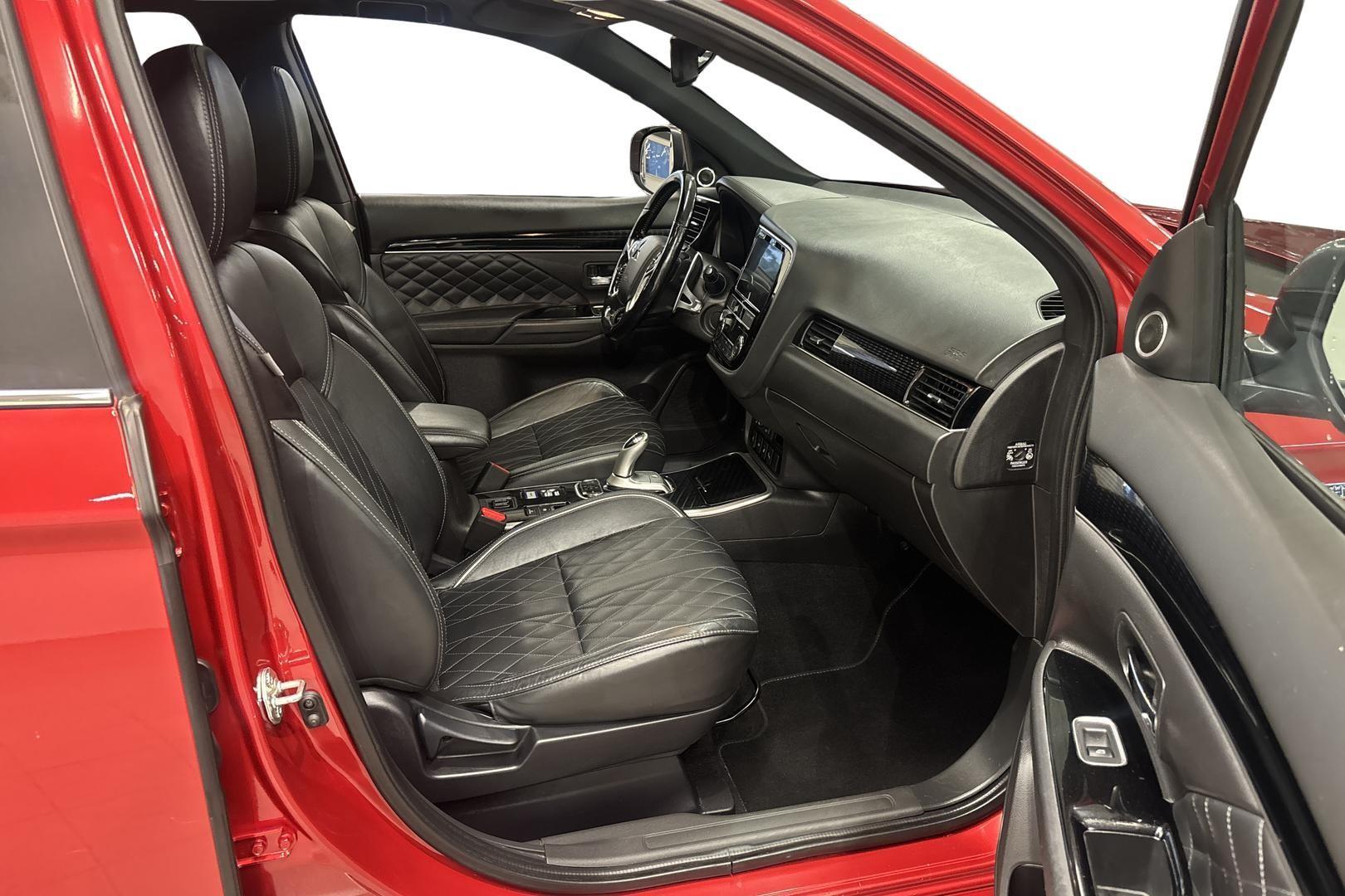Mitsubishi Outlander PHEV 12