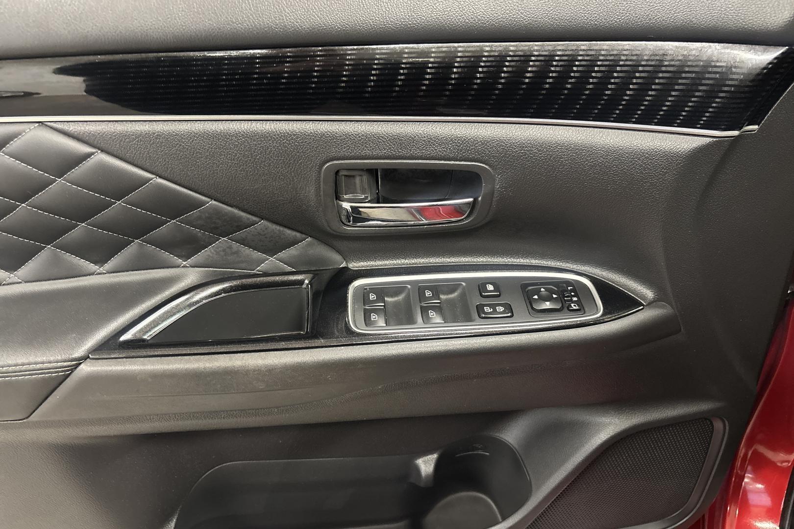 Mitsubishi Outlander PHEV 13