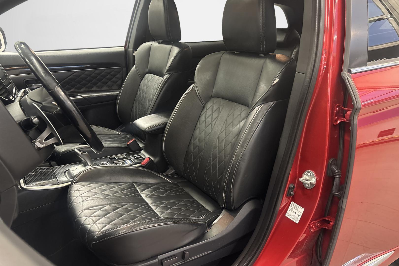 Mitsubishi Outlander PHEV 14