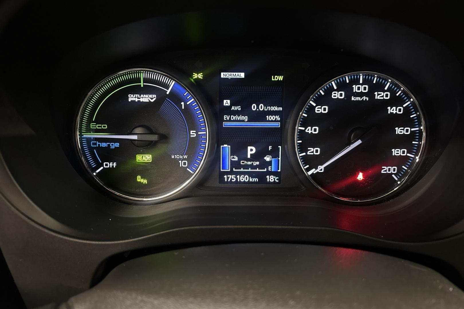 Mitsubishi Outlander PHEV 17