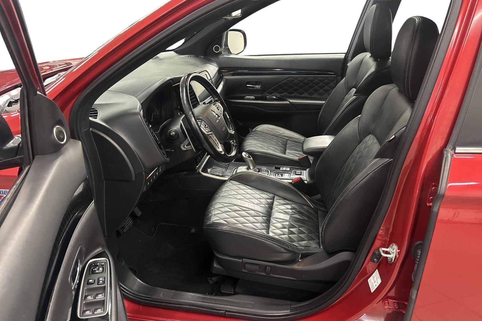 Mitsubishi Outlander PHEV 7