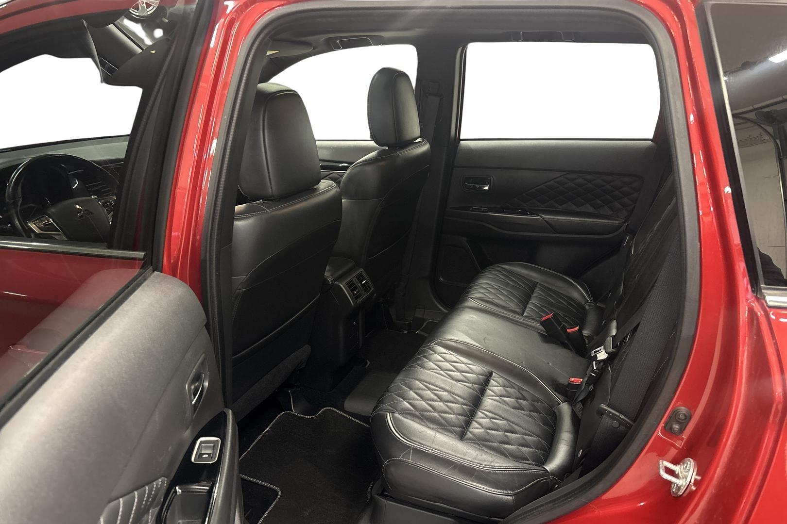 Mitsubishi Outlander PHEV 9