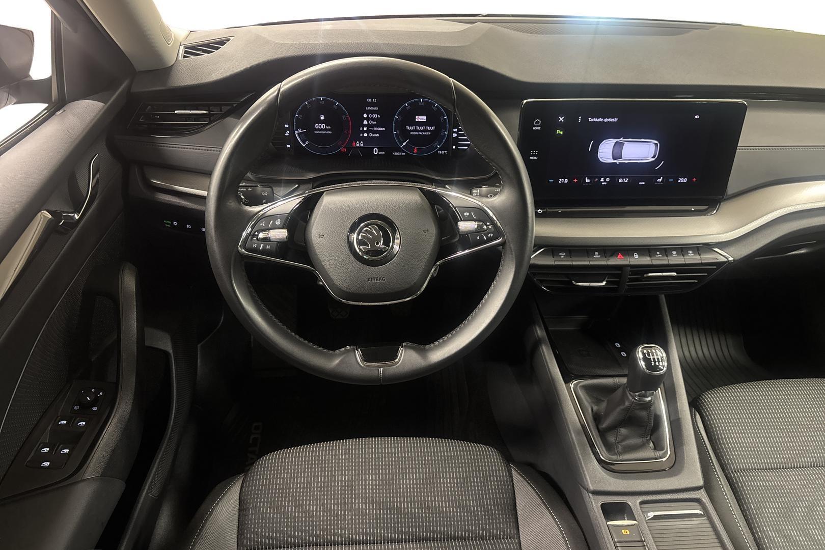 SKODA OCTAVIA 2023
