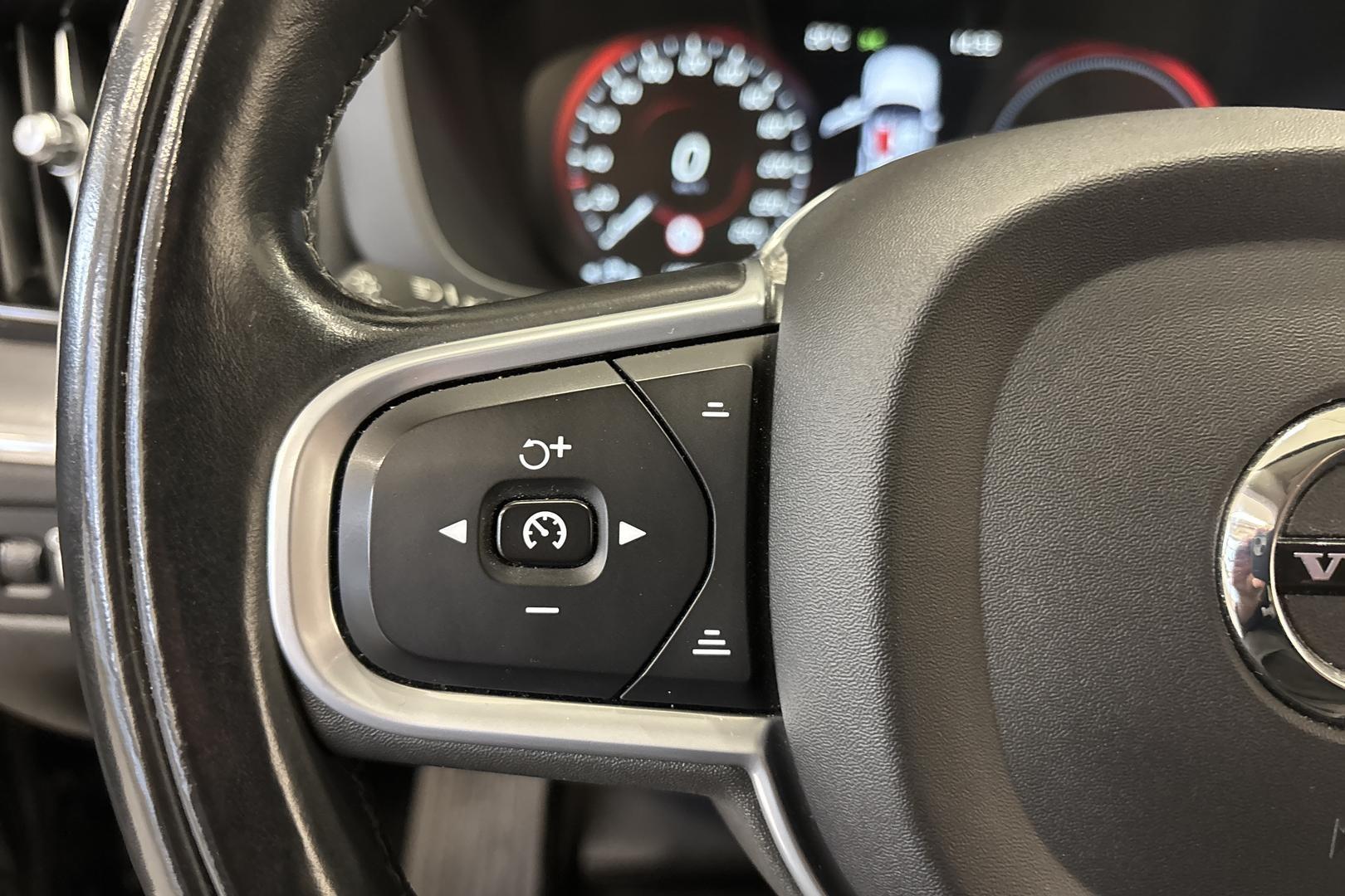 VOLVO XC60 2020