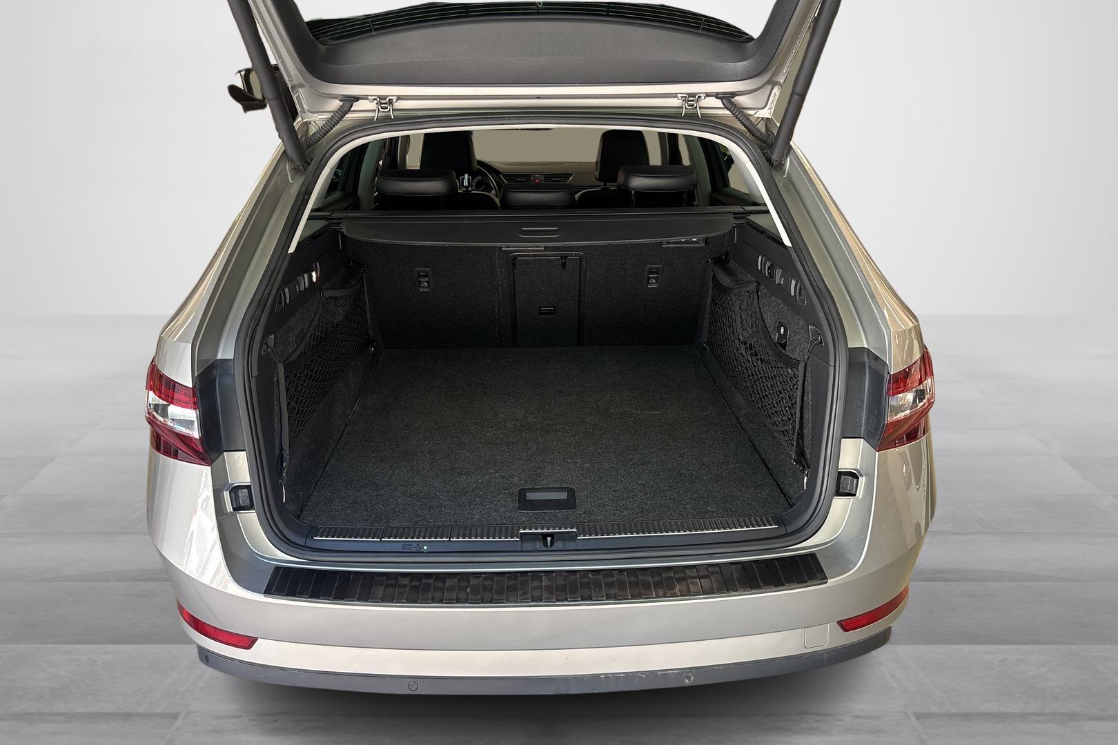 SKODA SUPERB 2016