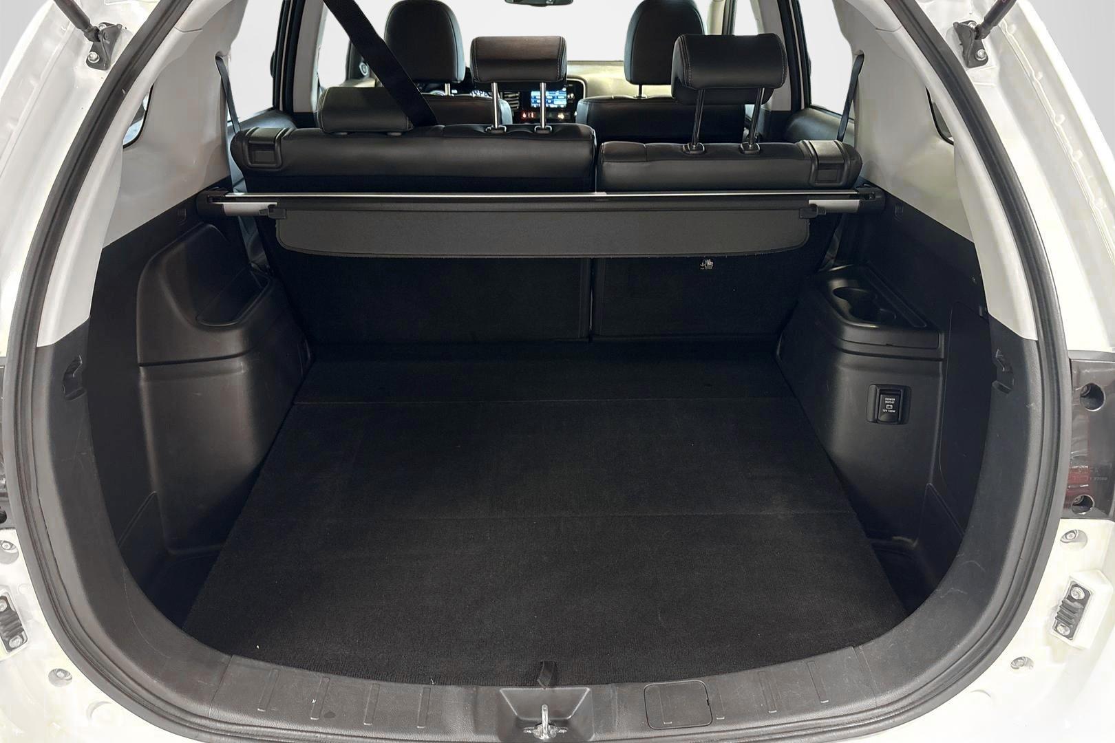 Mitsubishi Outlander PHEV 2016