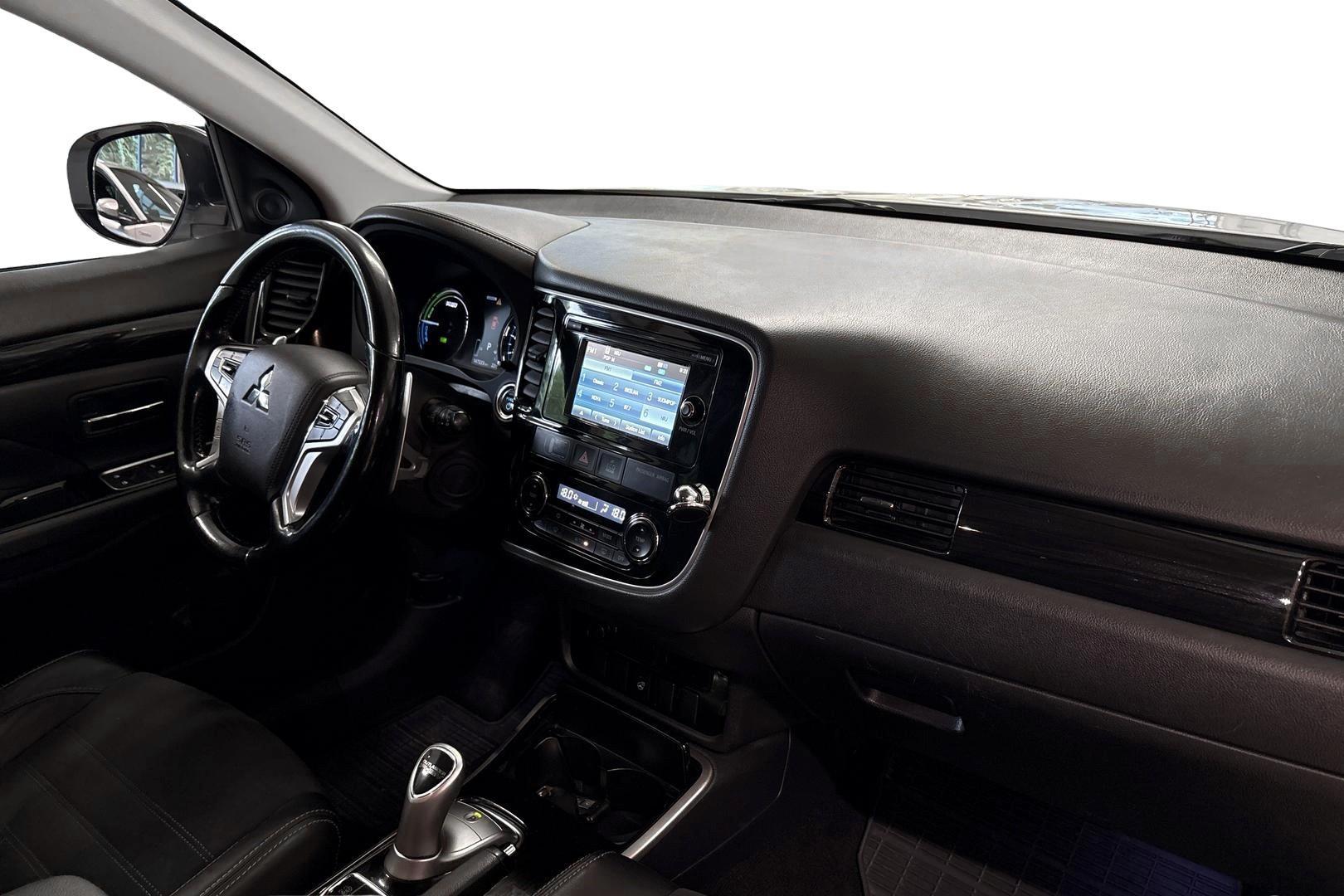 Mitsubishi Outlander PHEV 2016