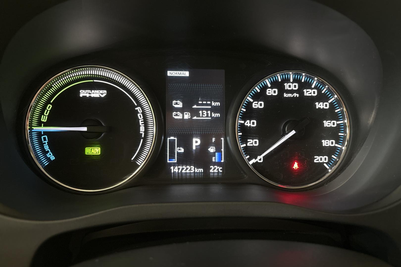 Mitsubishi Outlander PHEV 2016