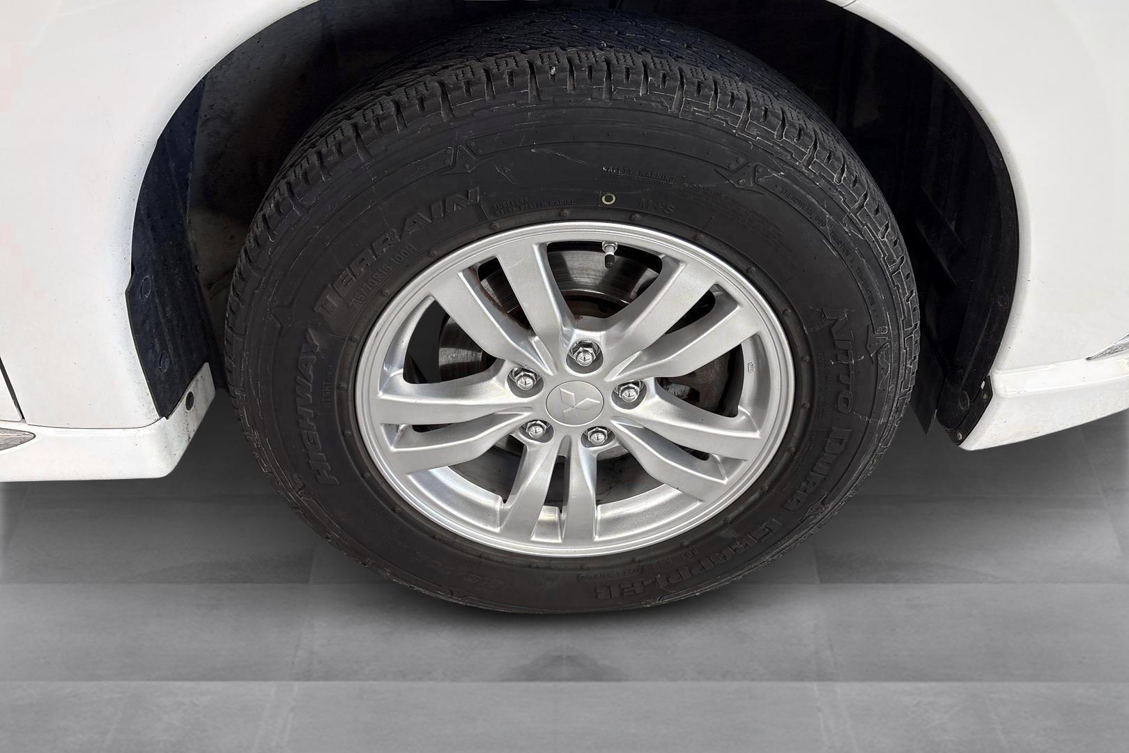 Mitsubishi Outlander PHEV 2016