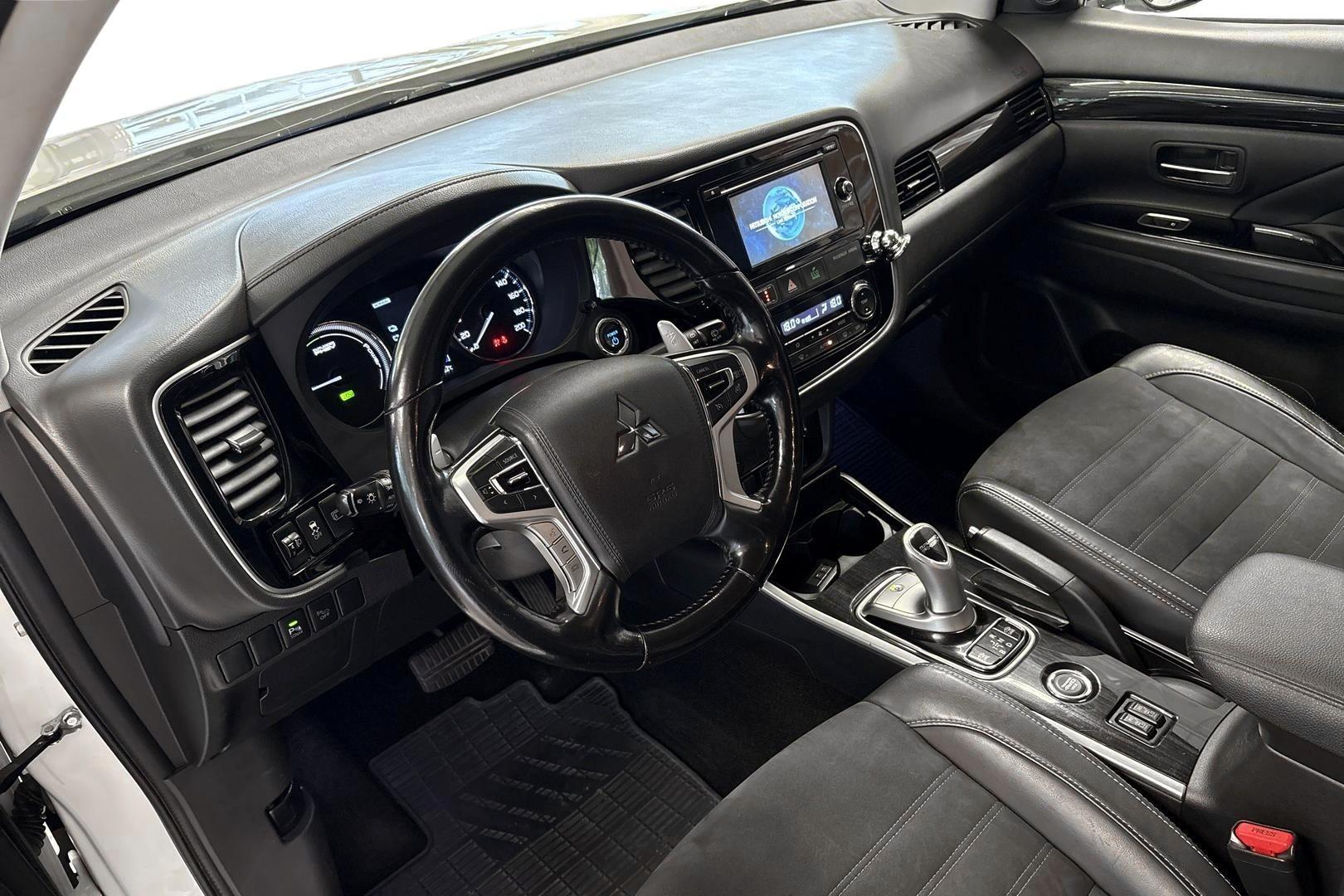Mitsubishi Outlander PHEV 2016