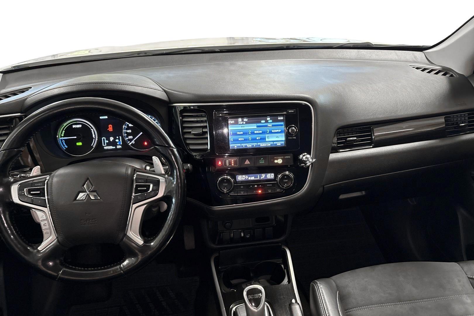 Mitsubishi Outlander PHEV 2016