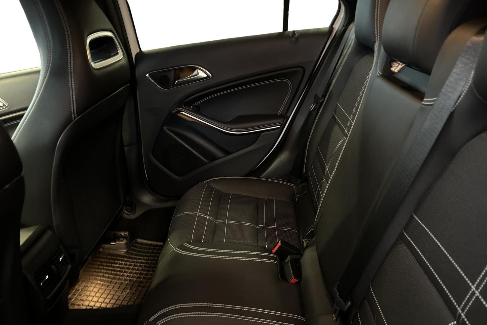 MERCEDES-BENZ A 2016