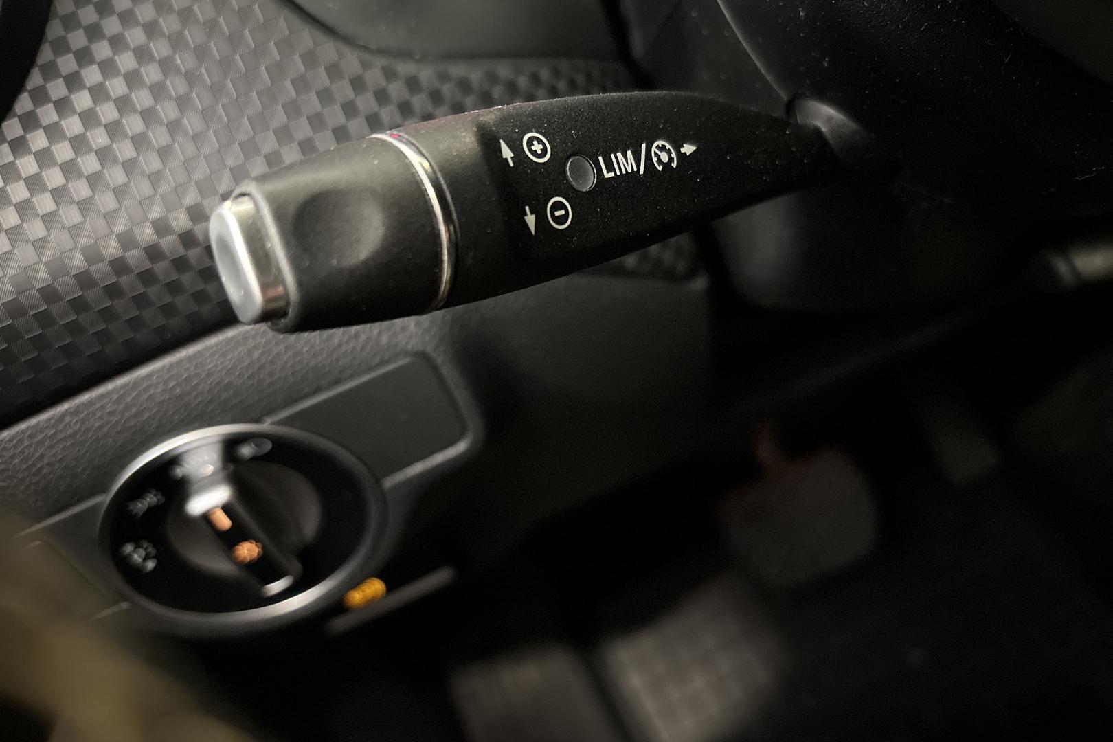 MERCEDES-BENZ A 2016