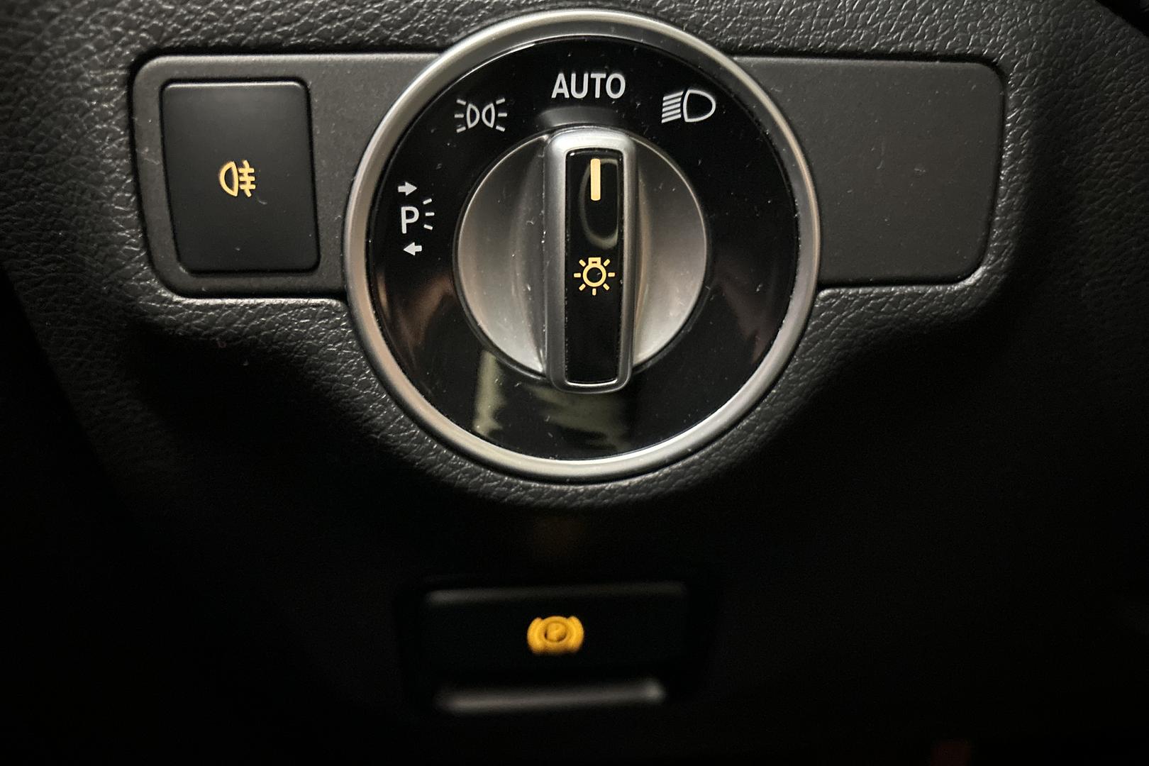 MERCEDES-BENZ A 2016