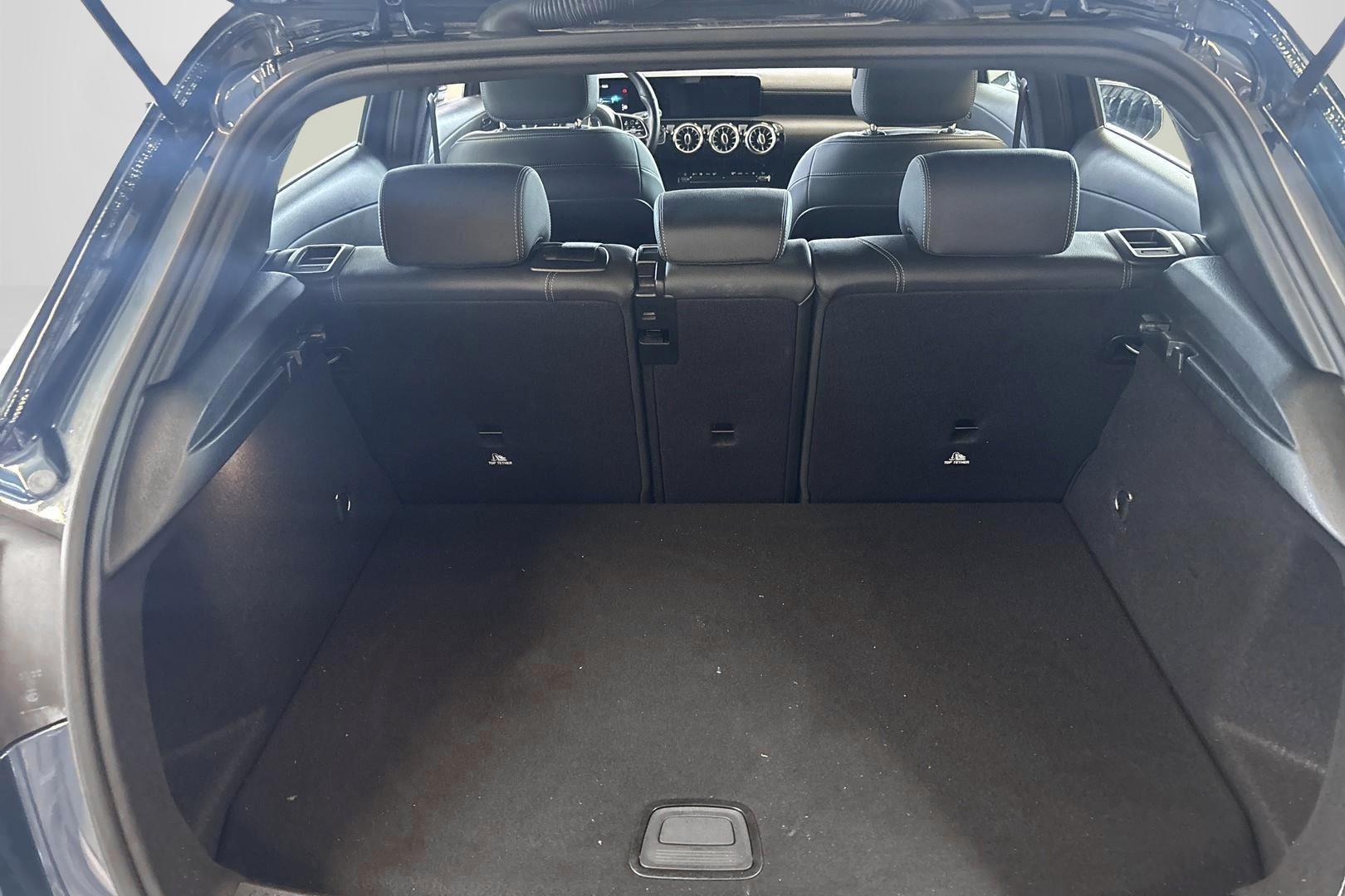 MERCEDES-BENZ A 2021