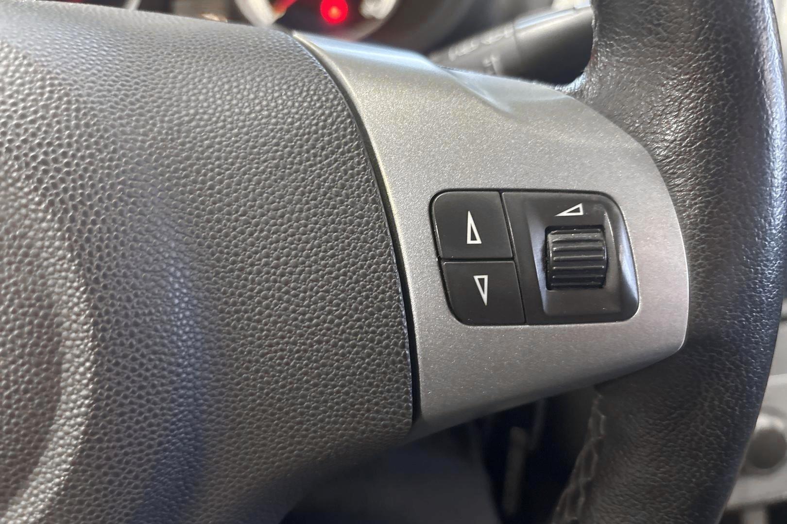 OPEL CORSA 2012