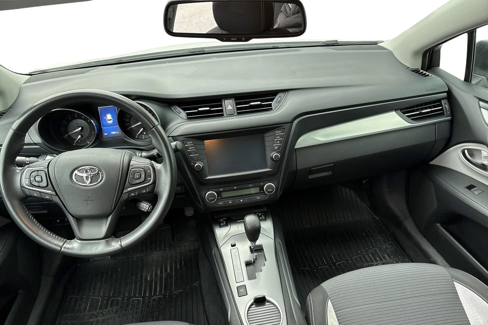 Toyota Avensis 2016