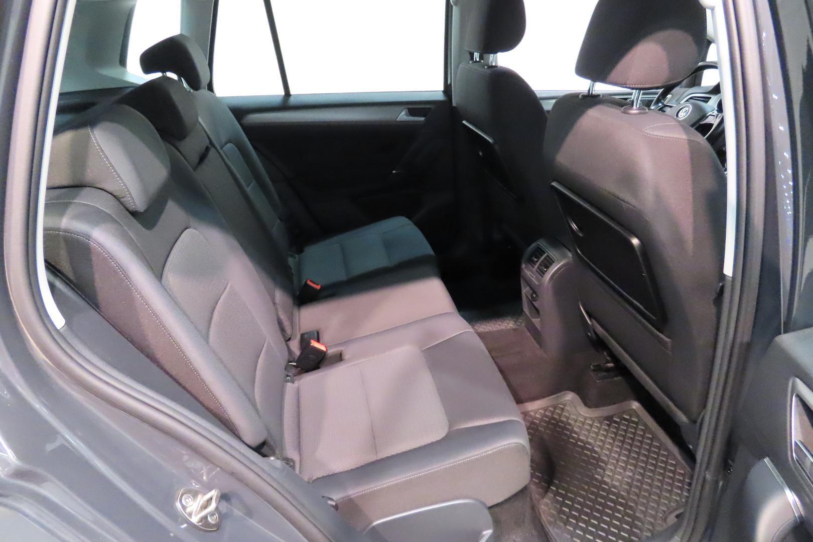 VOLKSWAGEN Golf Sportsvan 2015