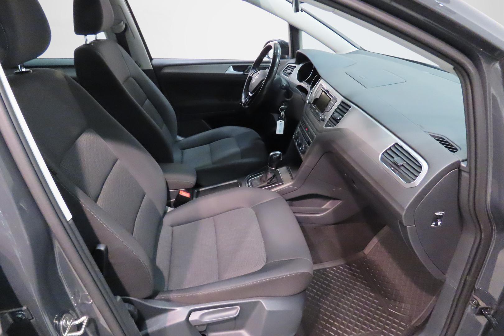 VOLKSWAGEN Golf Sportsvan 2015