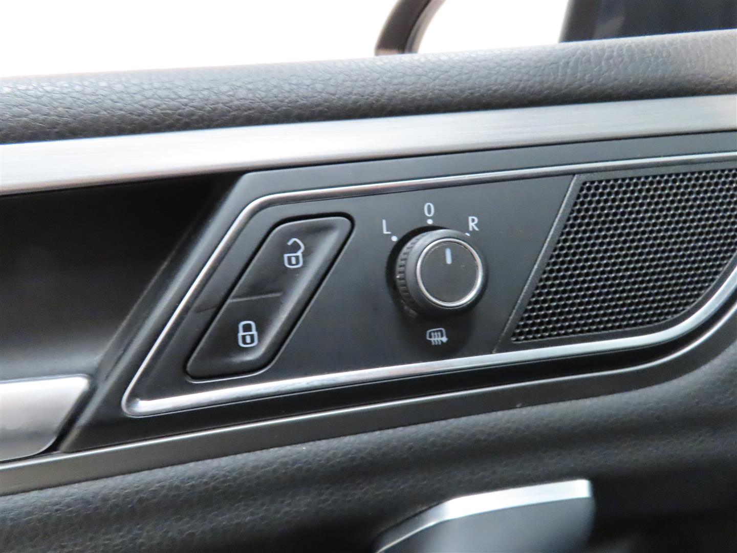 VOLKSWAGEN Golf Sportsvan 2015