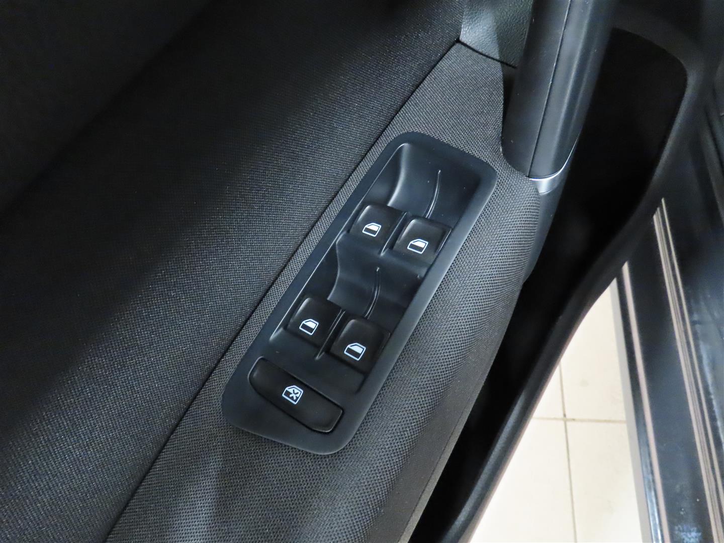 VOLKSWAGEN Golf Sportsvan 2015