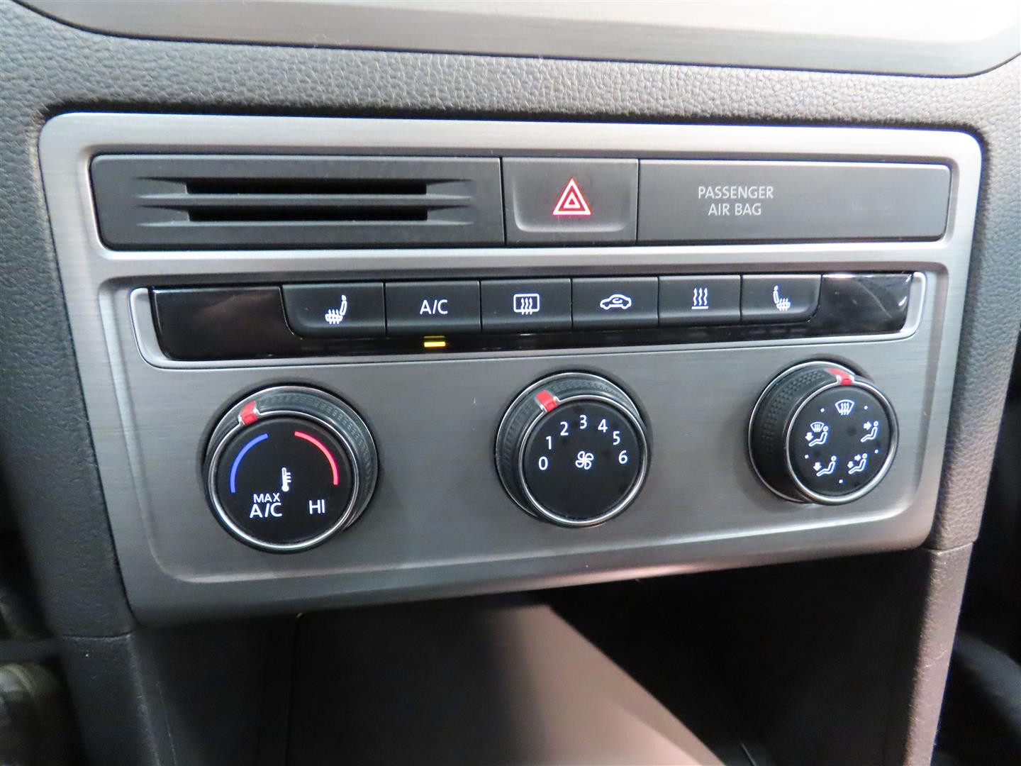 VOLKSWAGEN Golf Sportsvan 2015