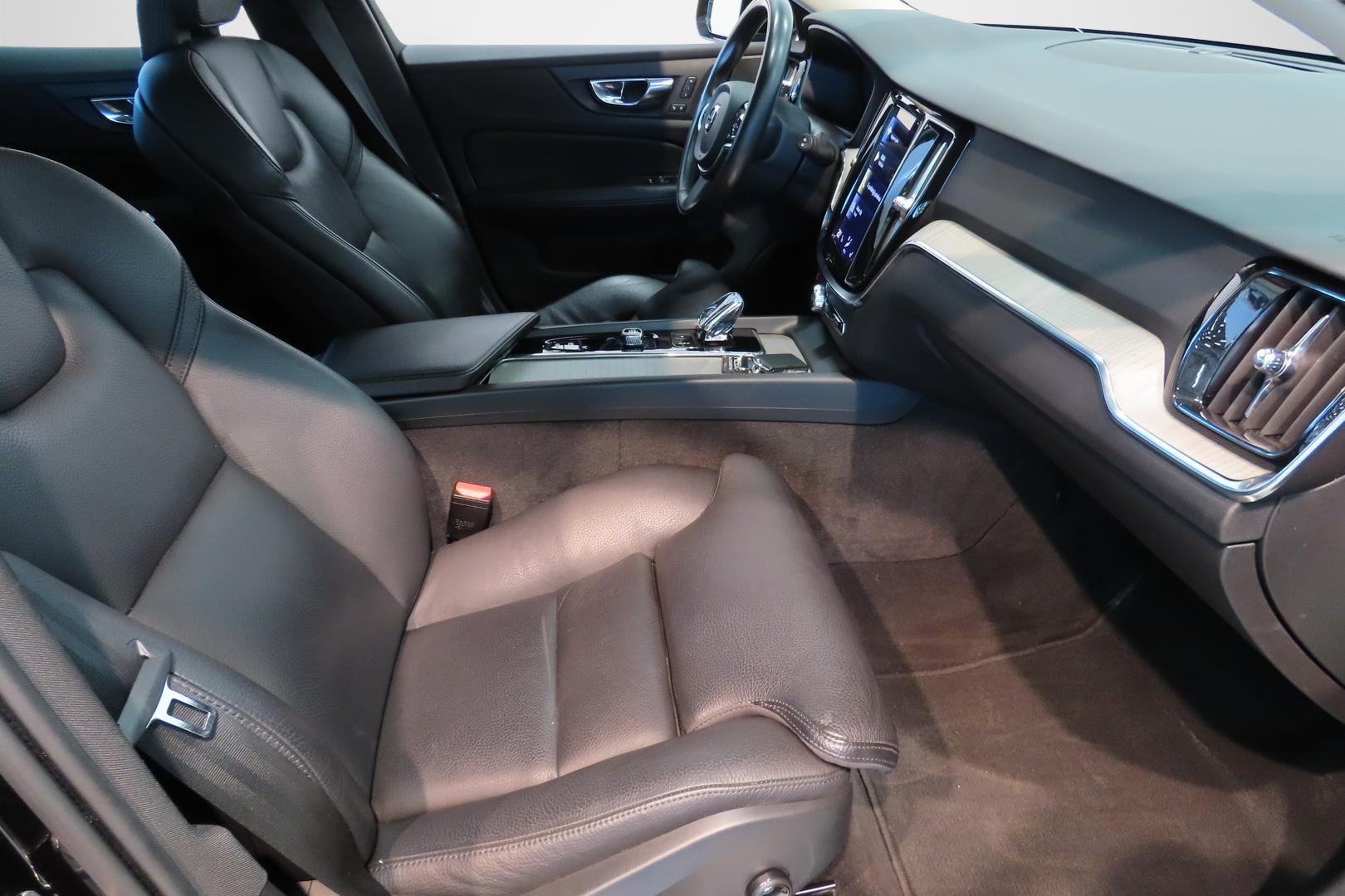 Volvo V60 2022