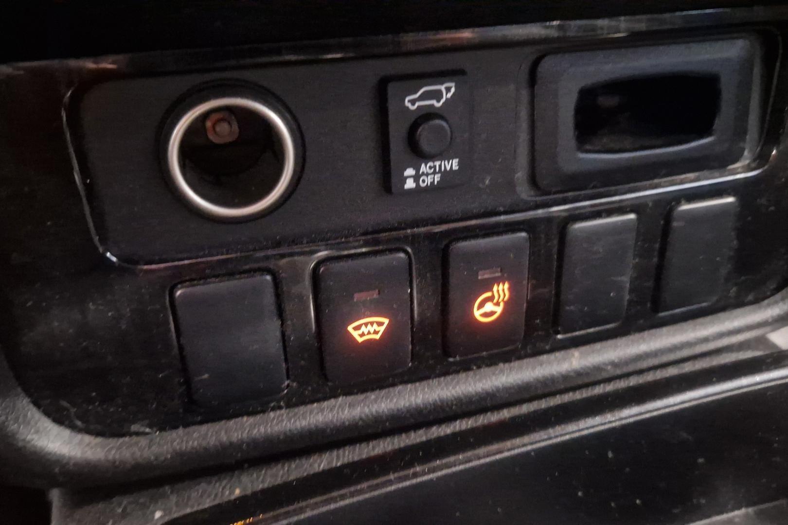 MITSUBISHI Outlander PHEV 2016