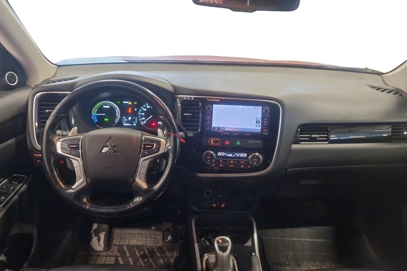 MITSUBISHI Outlander PHEV 2016