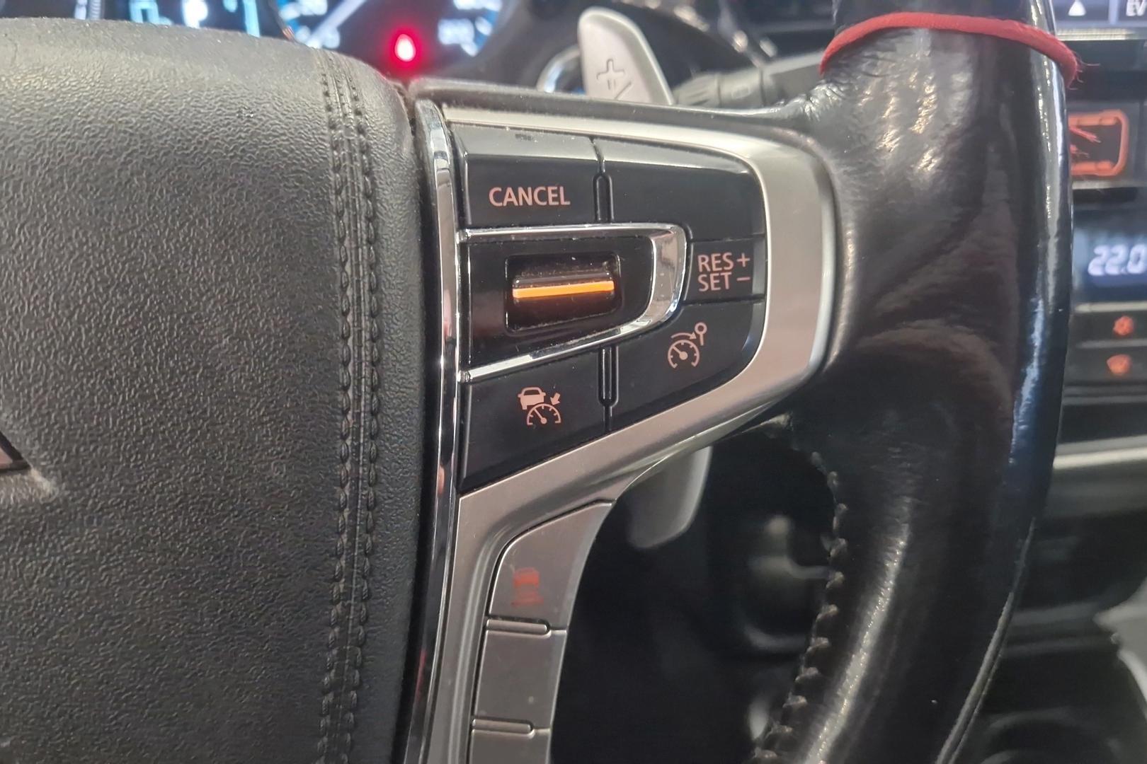 MITSUBISHI Outlander PHEV 2016