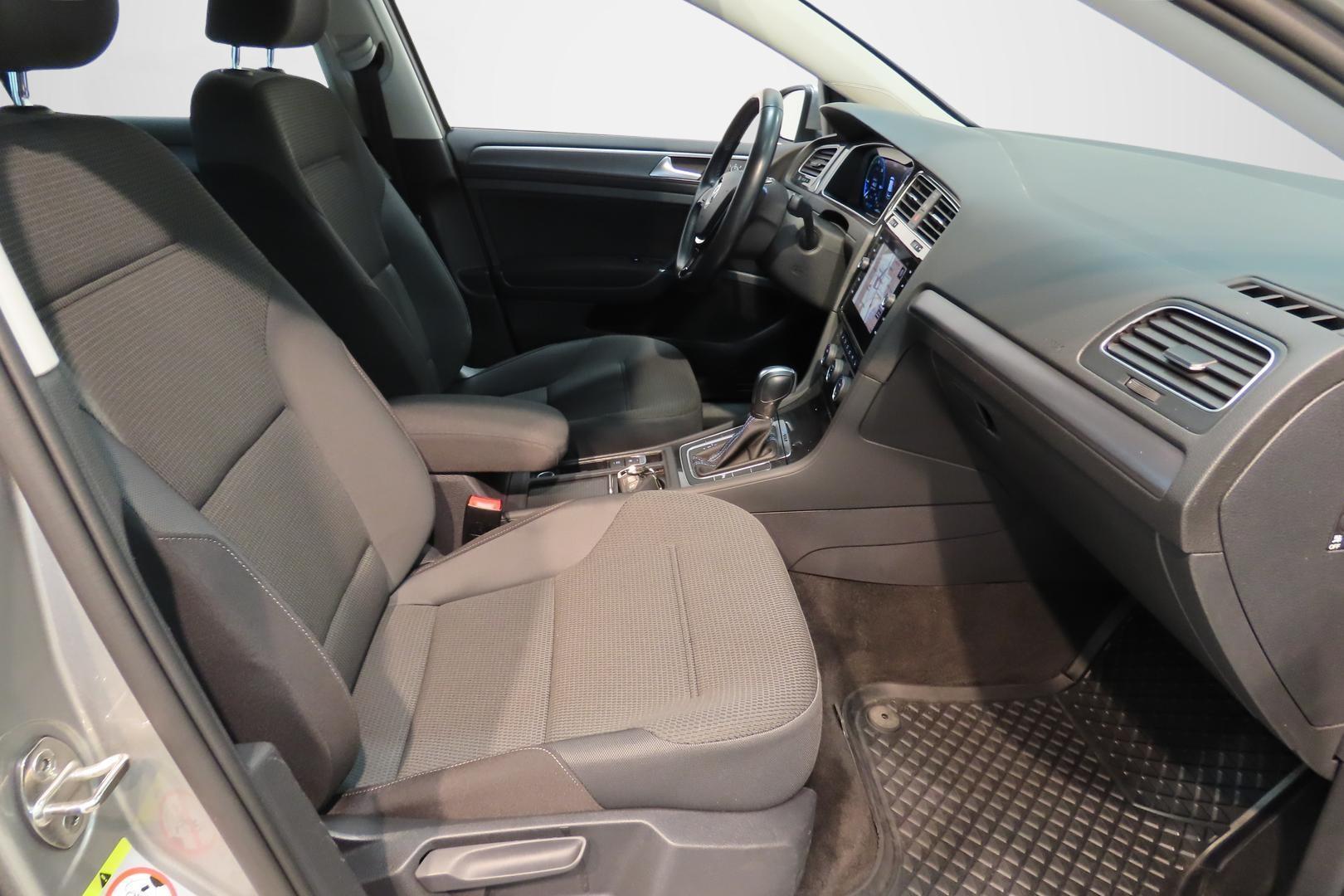 VOLKSWAGEN Golf 2020