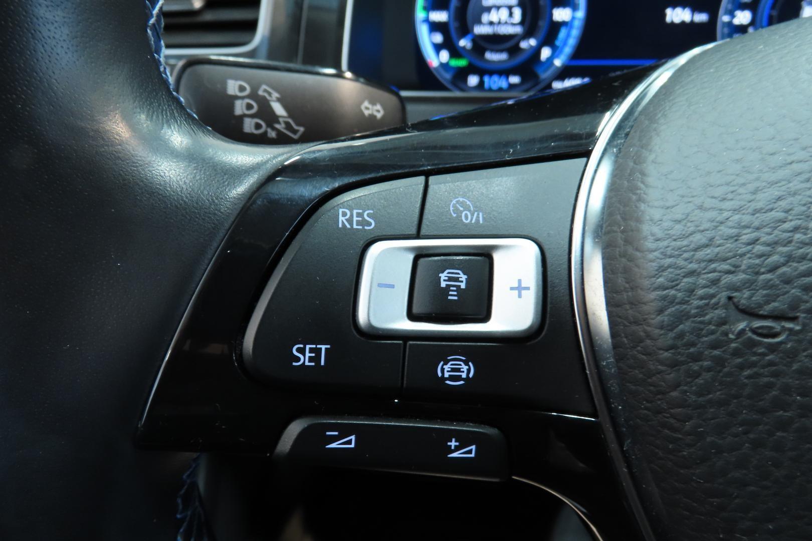 VOLKSWAGEN Golf 2020