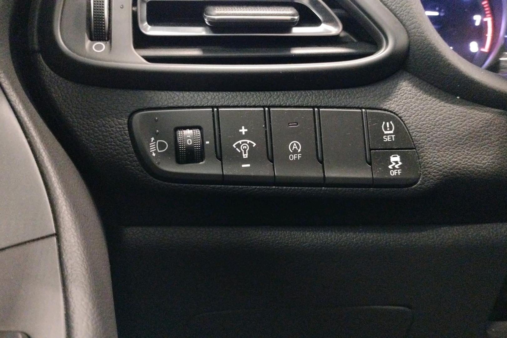 HYUNDAI i 30 2023