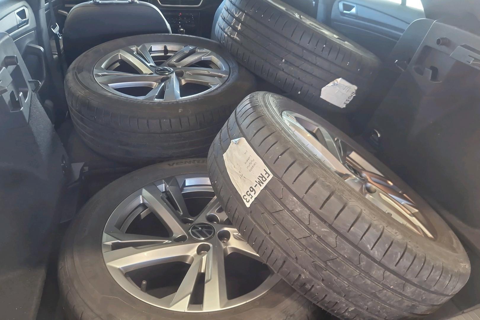 VOLKSWAGEN T-Roc 2024