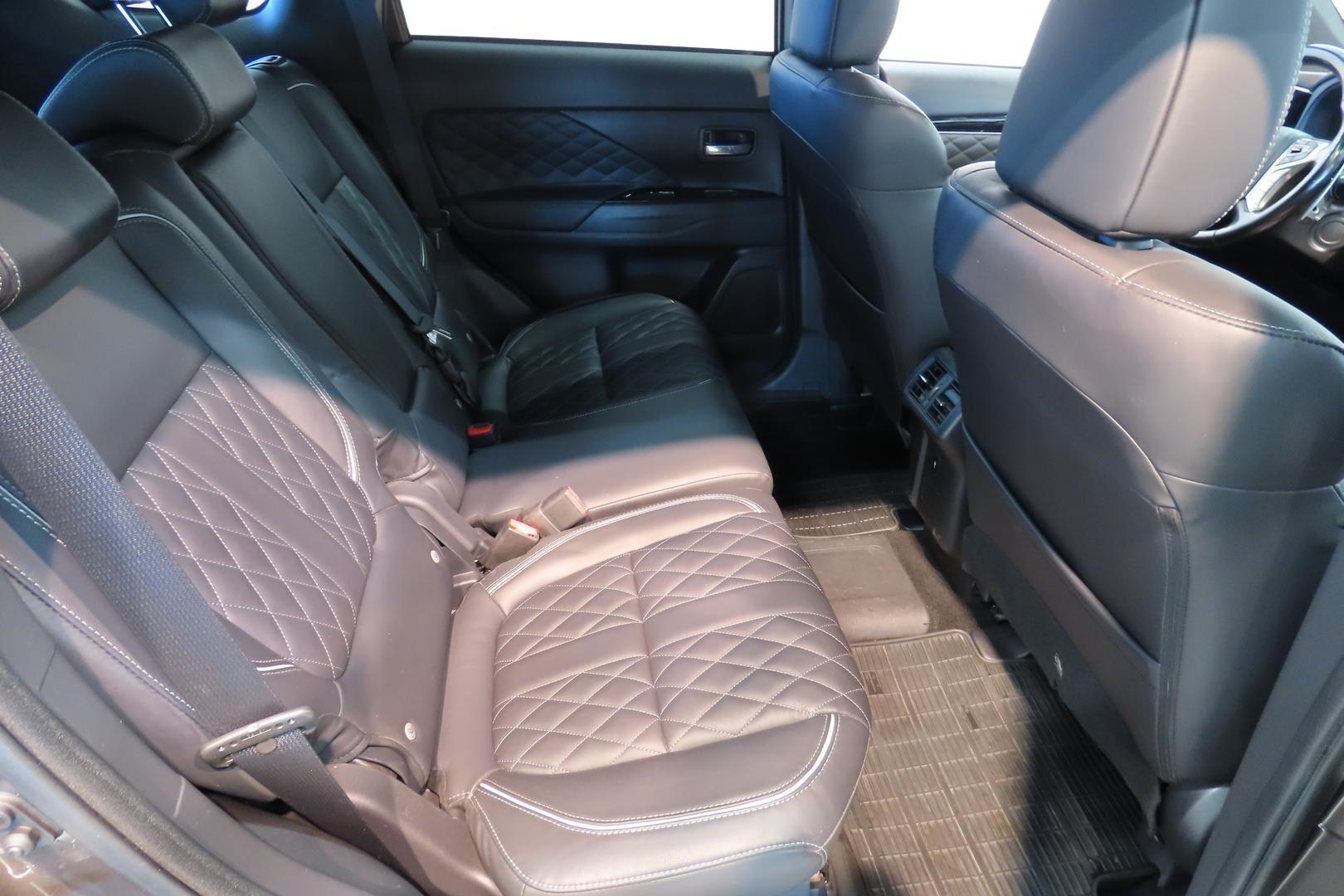 MITSUBISHI Outlander PHEV 2018
