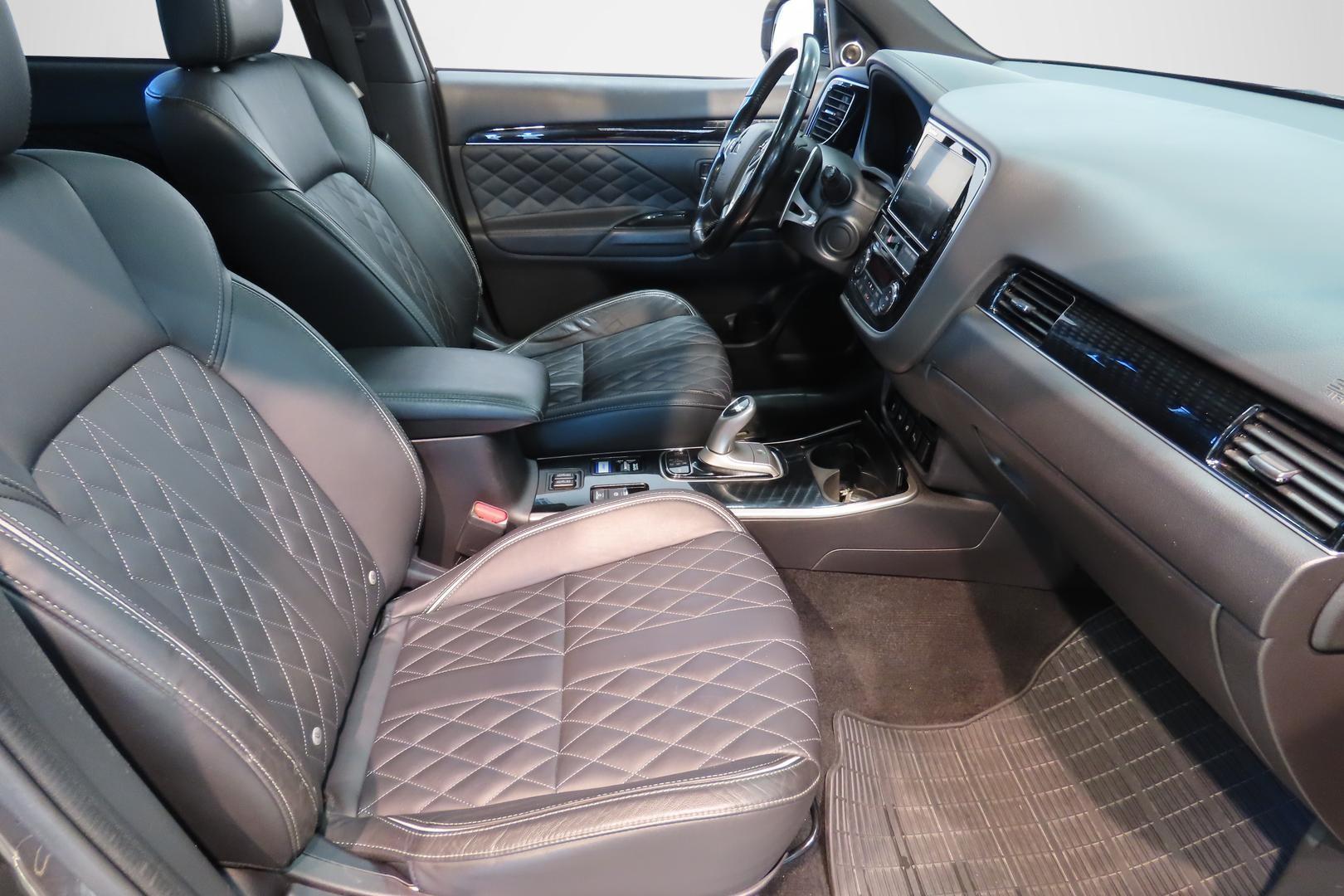 MITSUBISHI Outlander PHEV 2018