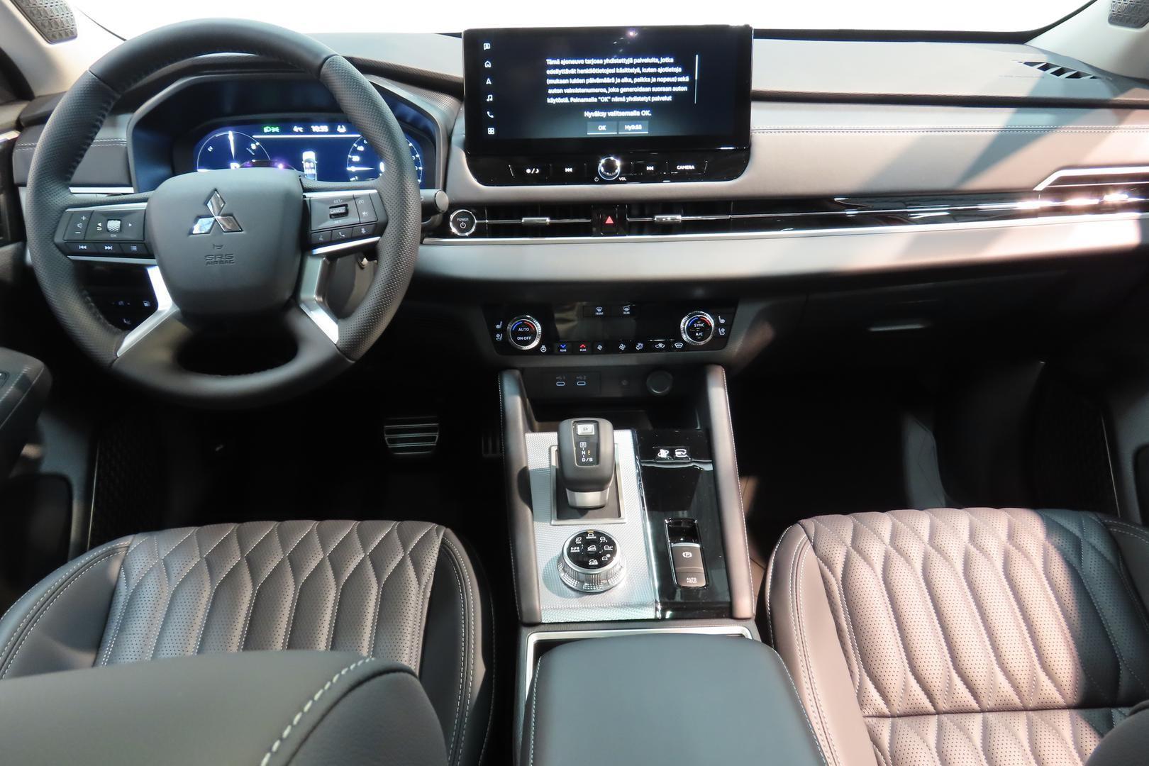 MITSUBISHI OUTLANDER 2026