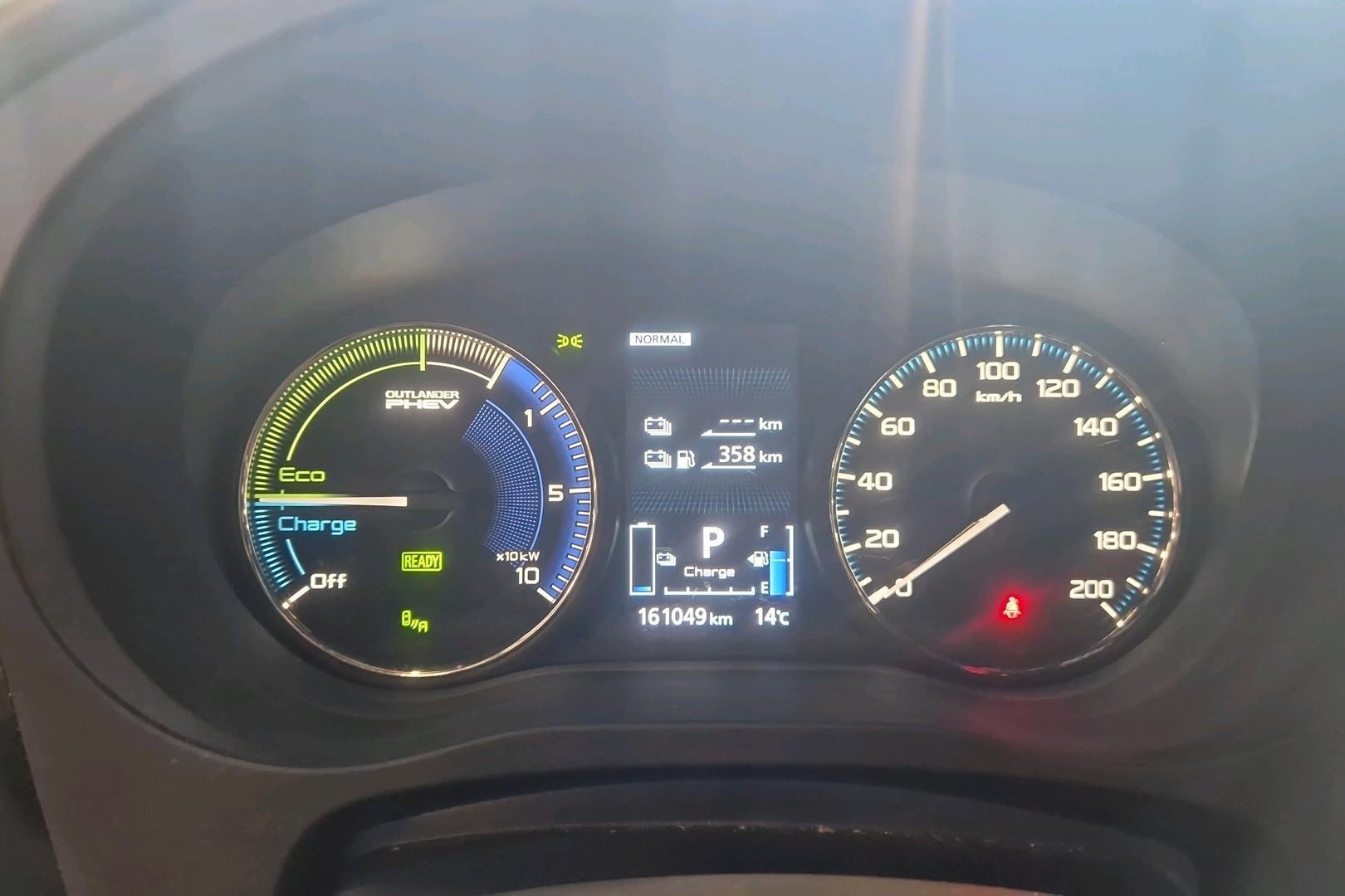 Mitsubishi Outlander PHEV 10