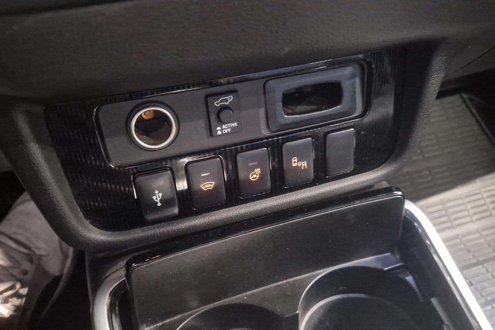 Mitsubishi Outlander PHEV 12