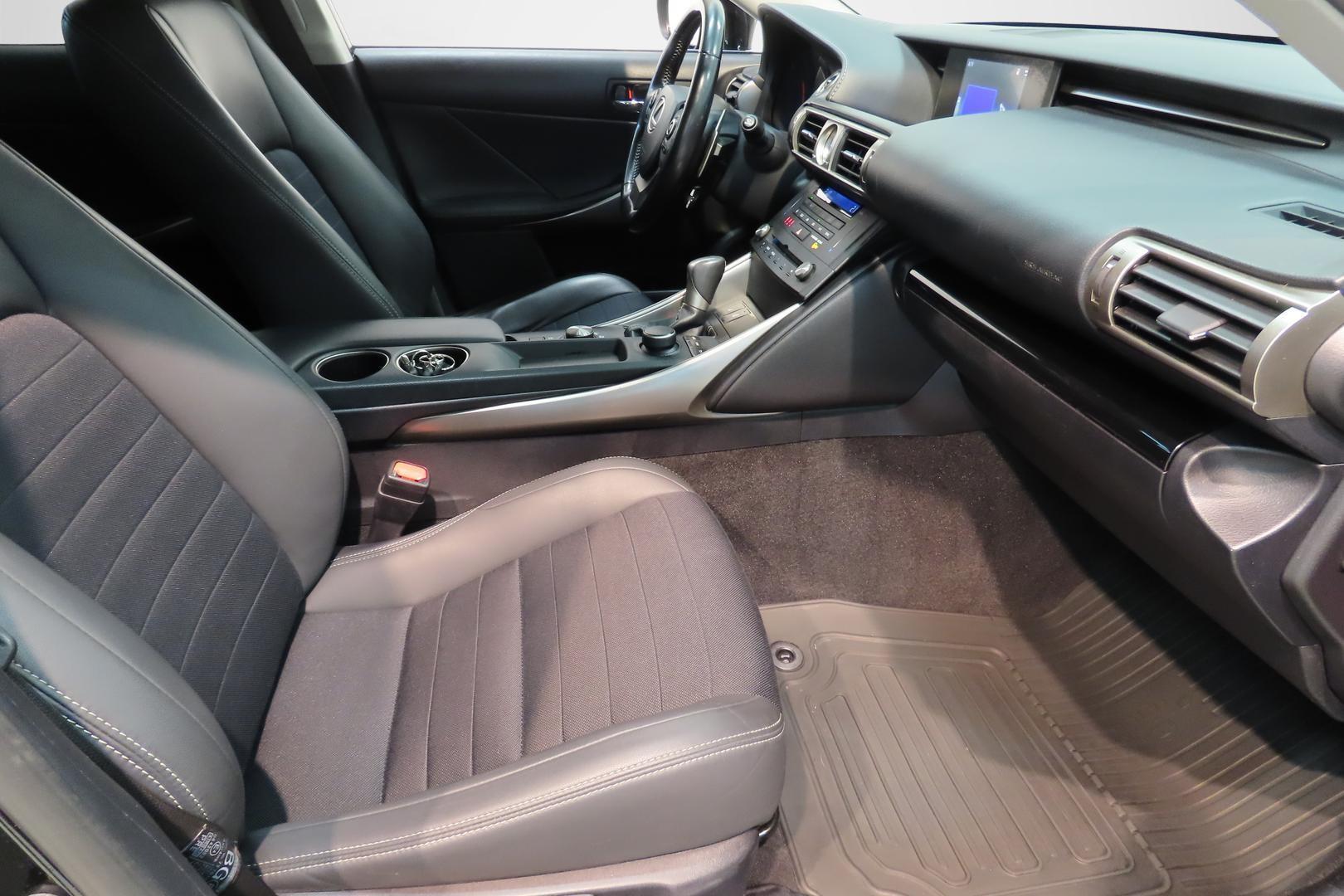 Lexus IS 2015