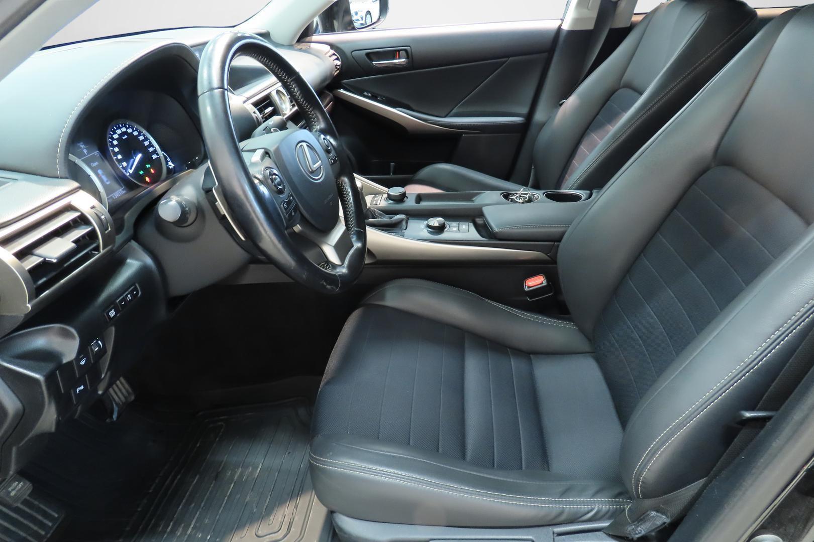 Lexus IS 2015