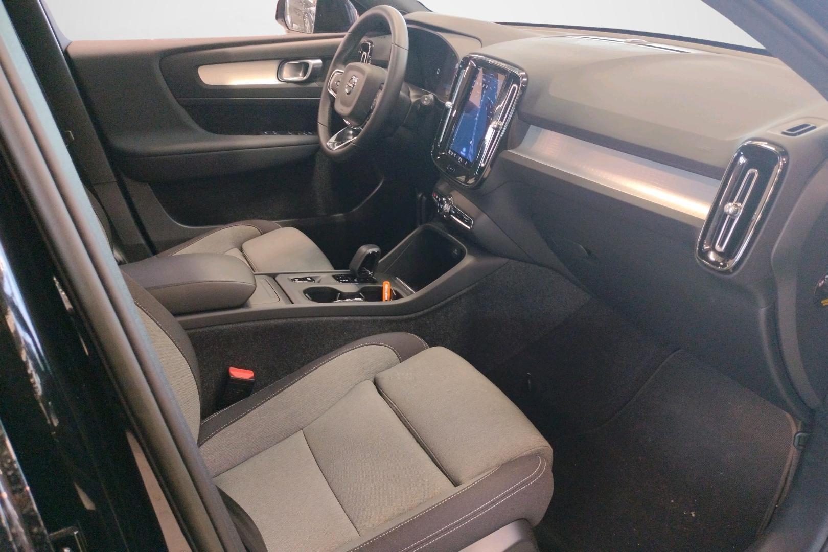 VOLVO XC40 2022