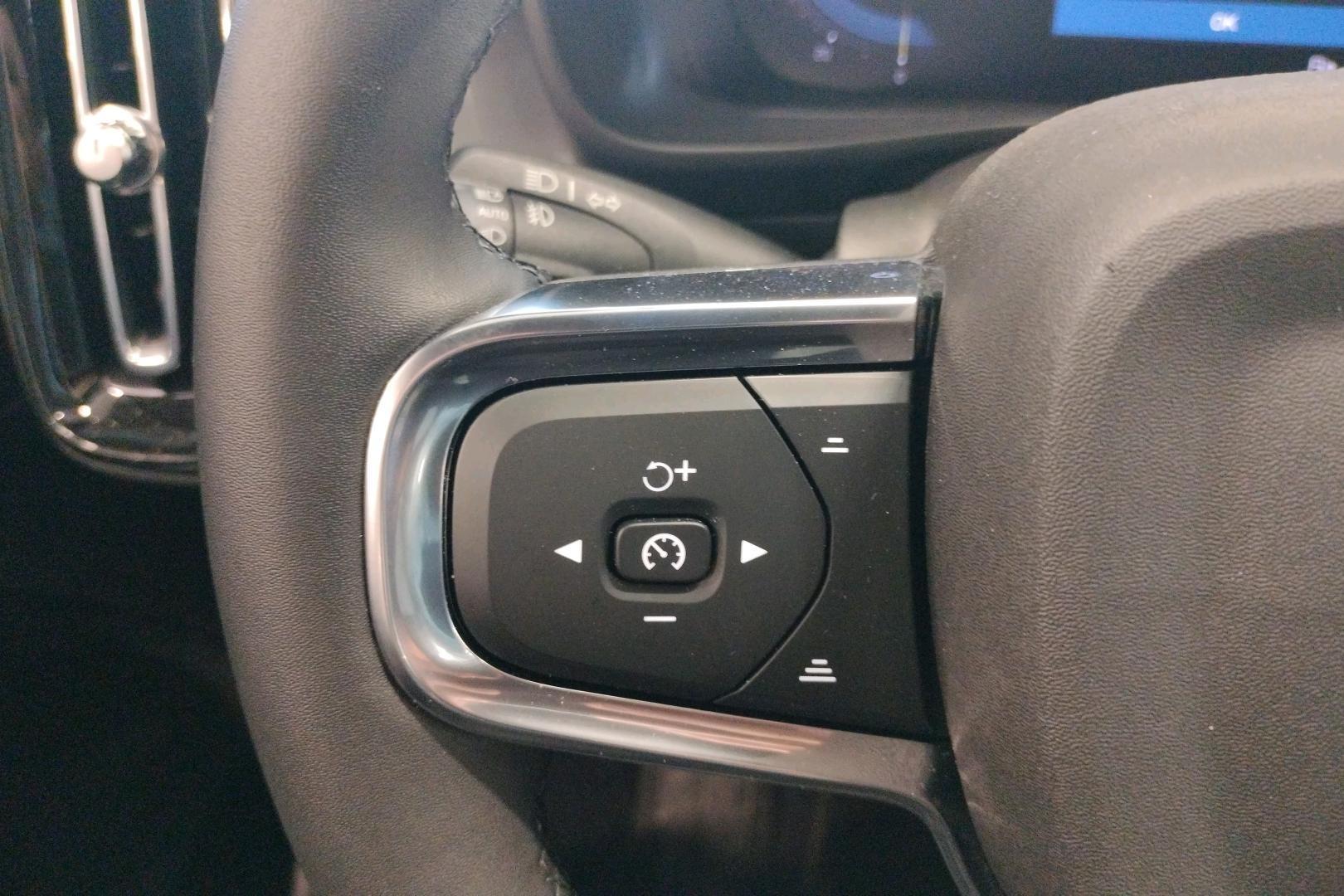 VOLVO XC40 2022