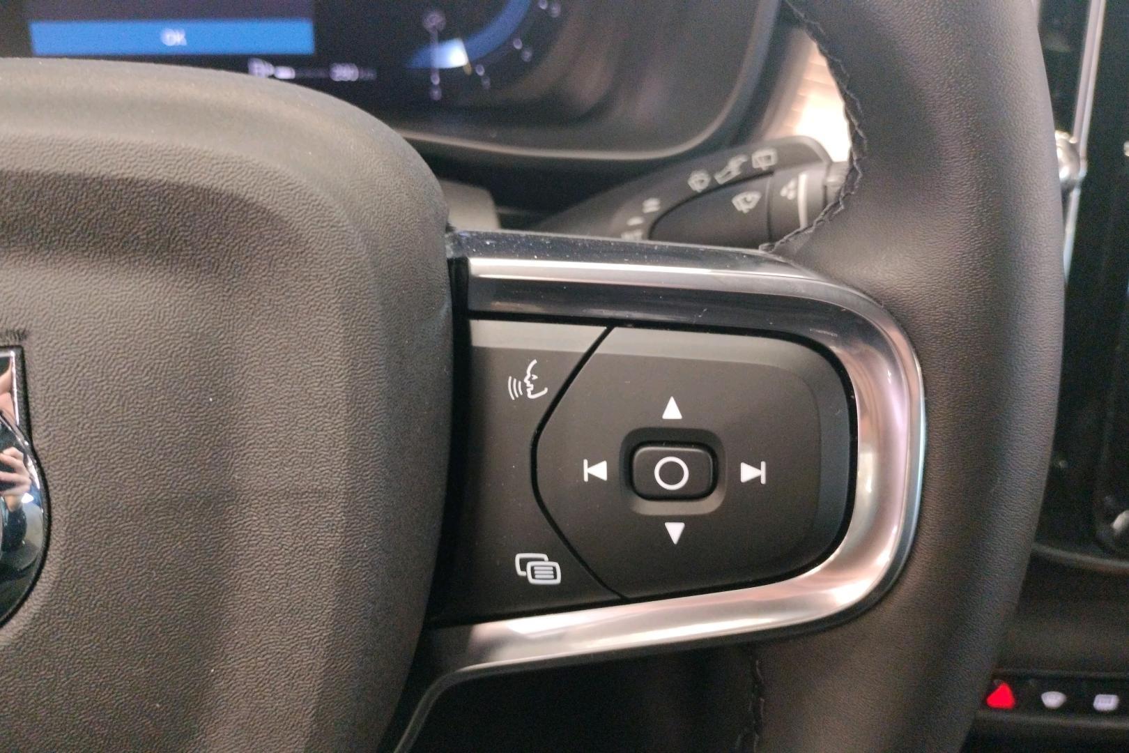 VOLVO XC40 2022