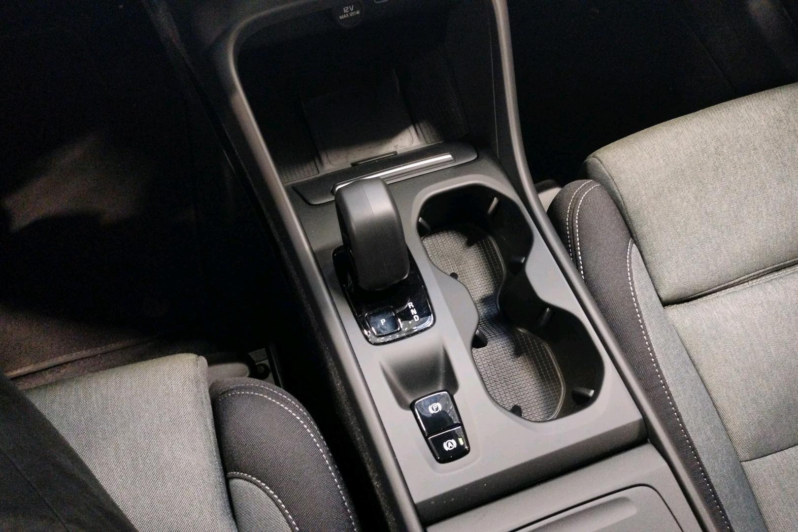 VOLVO XC40 2022