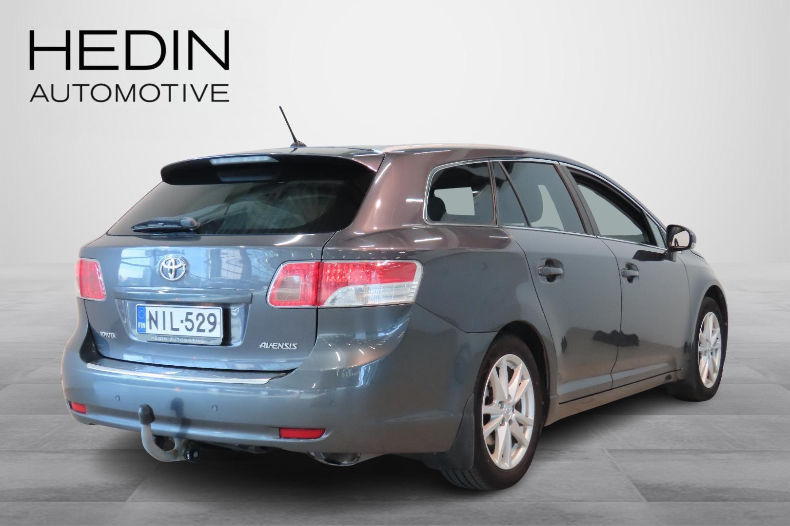 Toyota Avensis 2012