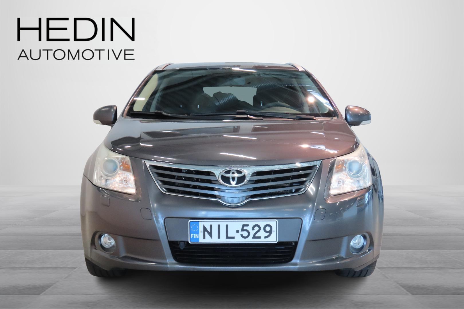 Toyota Avensis 2012