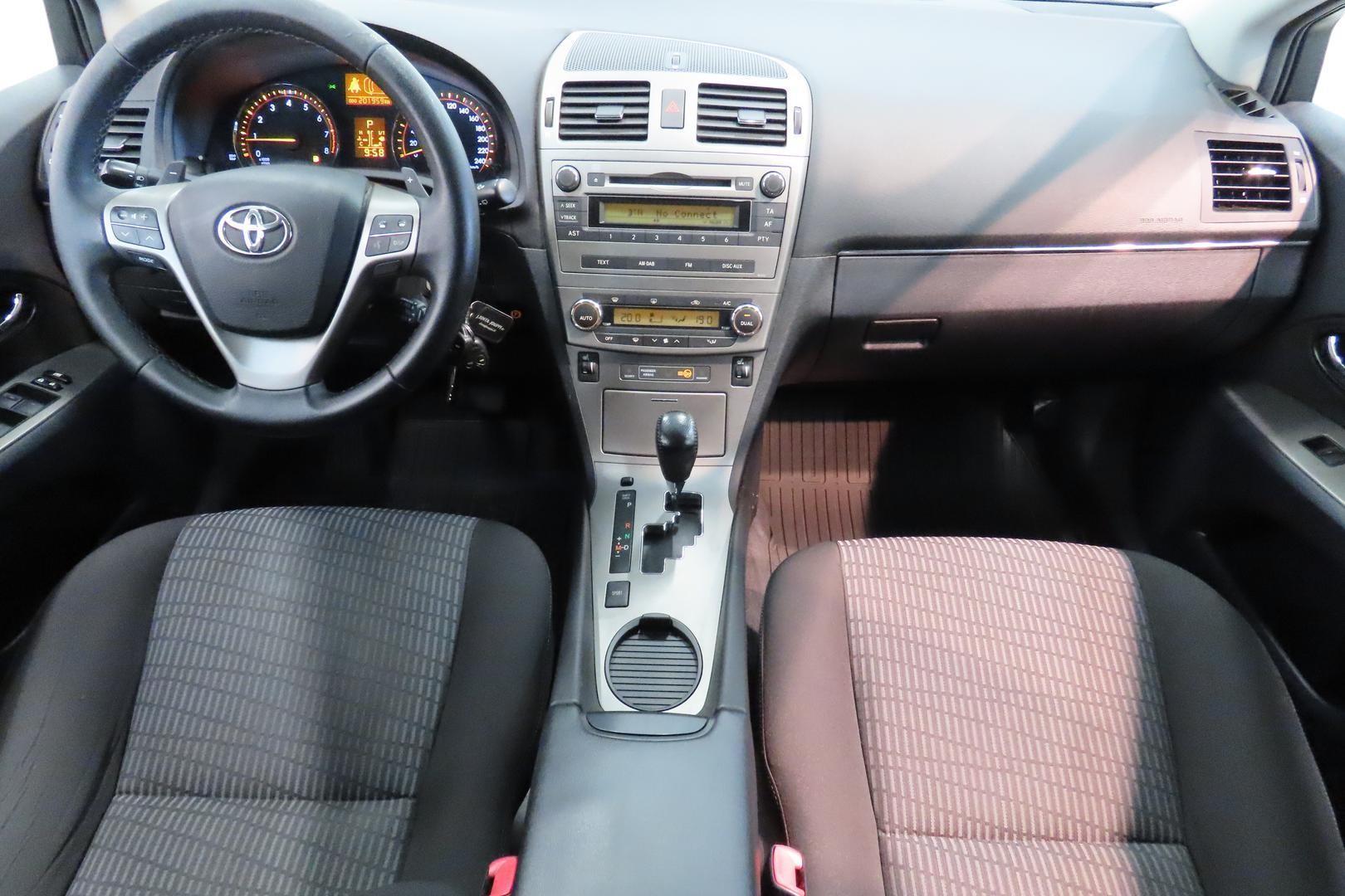 Toyota Avensis 2012